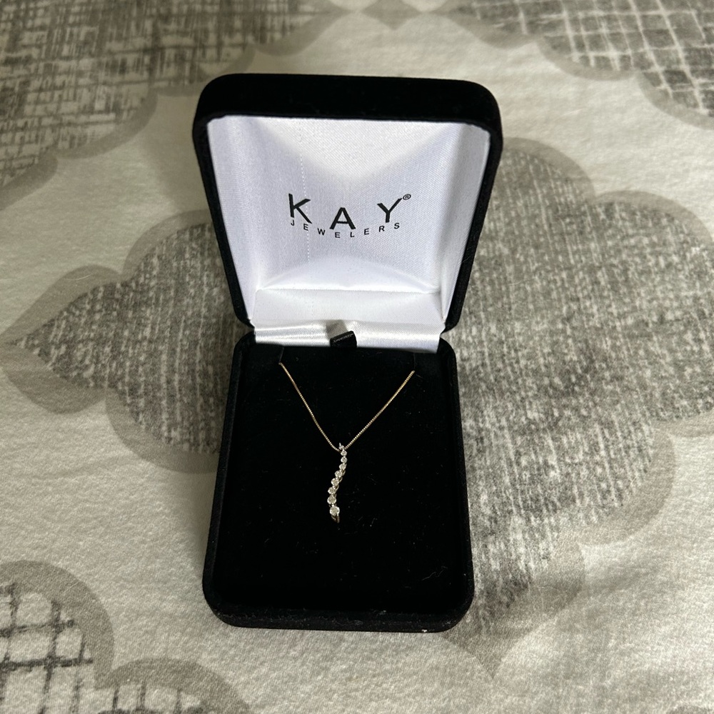 Journey diamond necklace